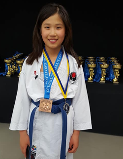 Liona Lieu med brons i kumite flickor 10 år