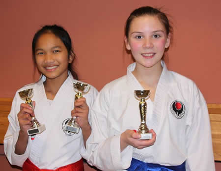 Mai och Thanya med silver och brons respektive brons